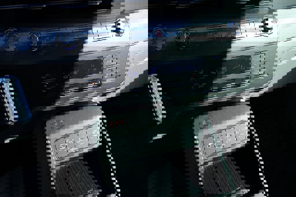 Used 2025 Hyundai Kona SEL image 14