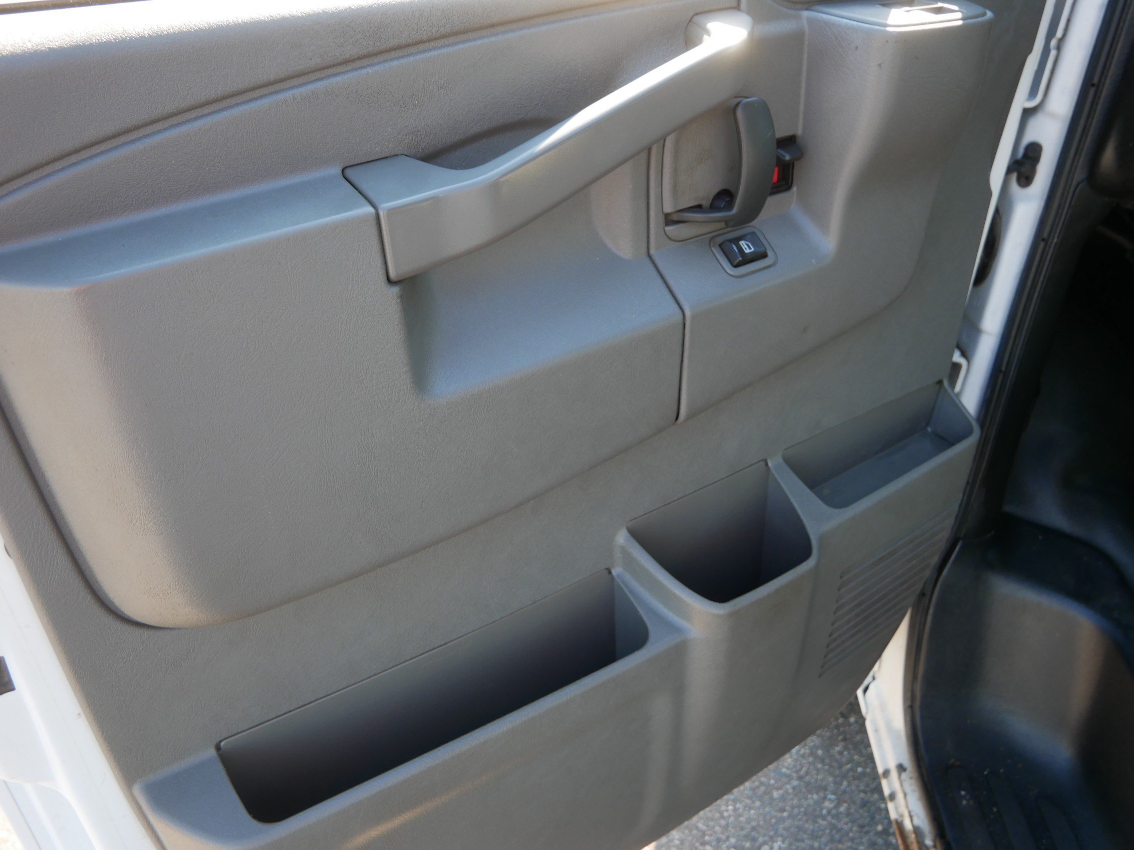 Used 2016 Chevrolet Express 3500 Extended RWD image 10