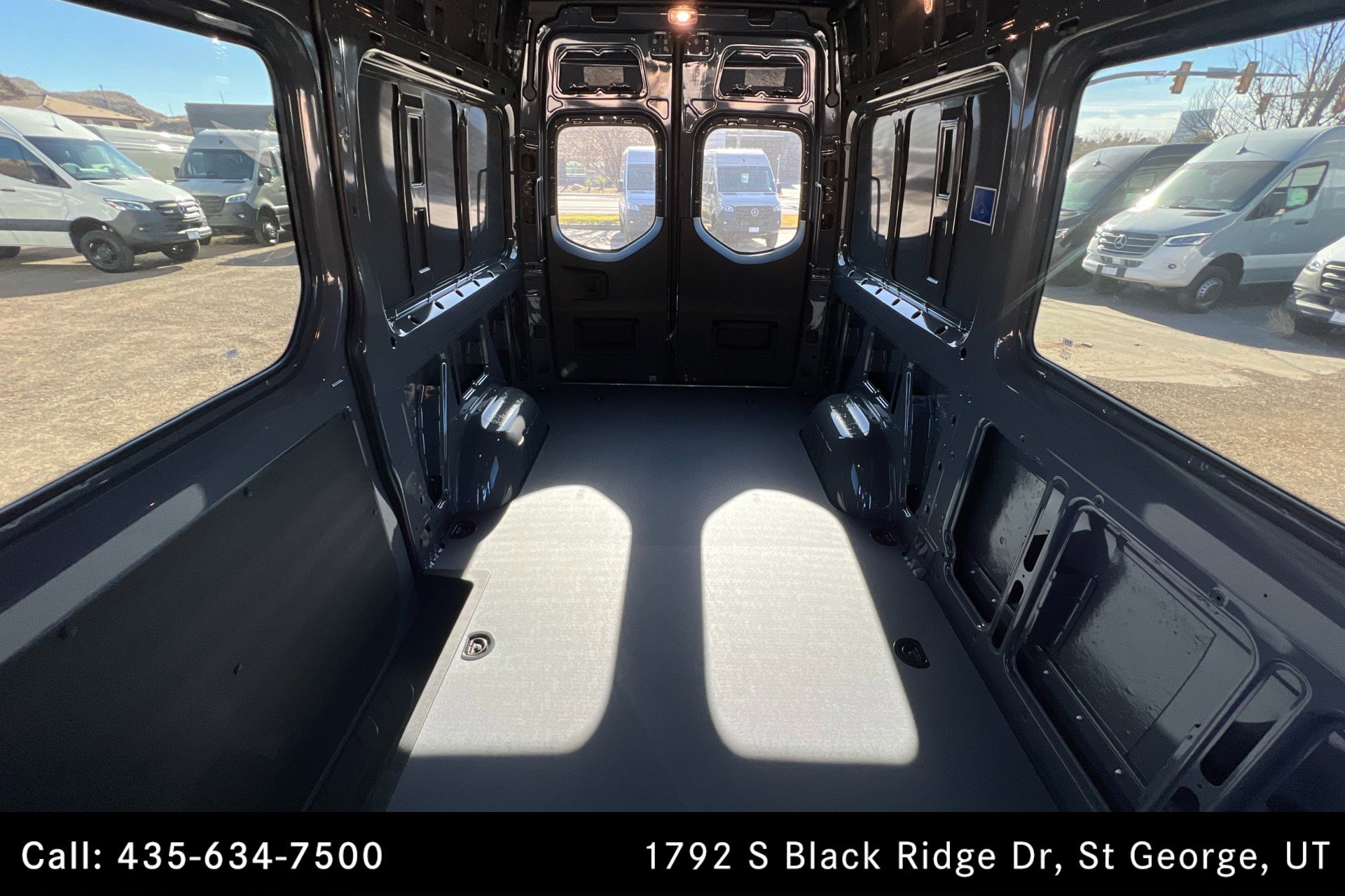 Used 2025 Mercedes-Benz Sprinter 2500 image 23