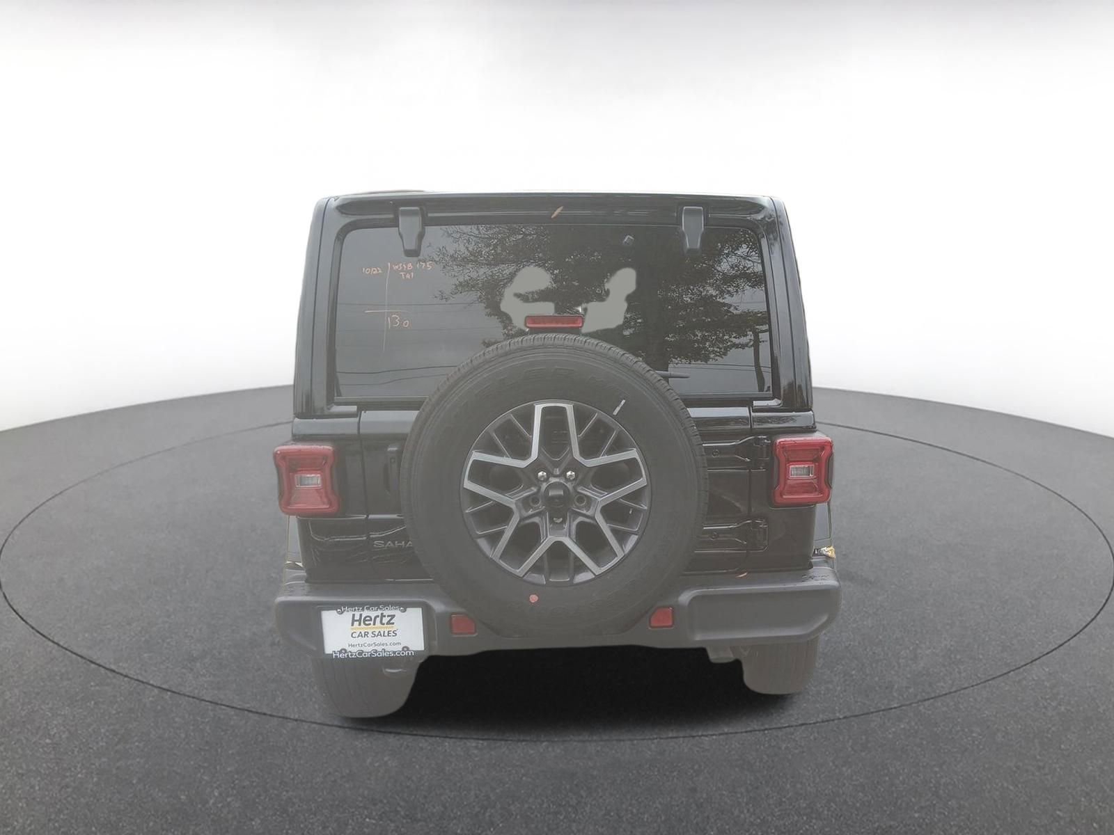 Used 2025 Jeep Wrangler Sahara image 3