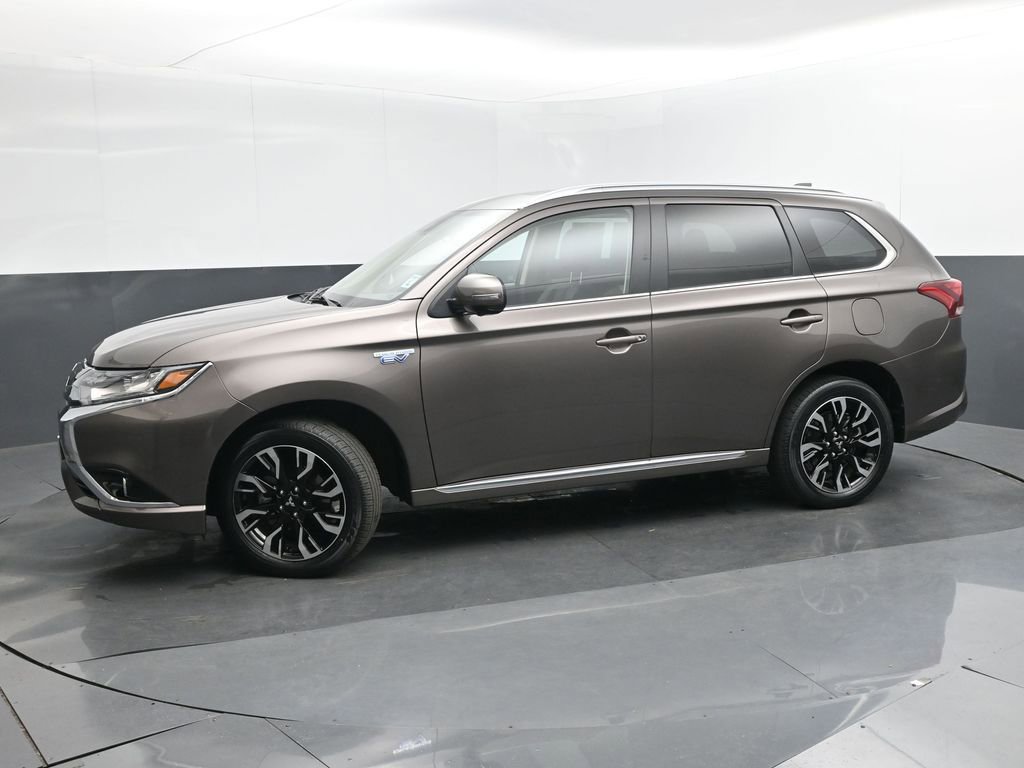 Used 2018 Mitsubishi Outlander GT AWD/4WD image 2