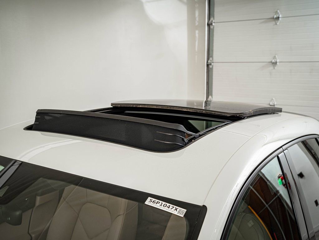 Certified 2025 Porsche Macan image 17