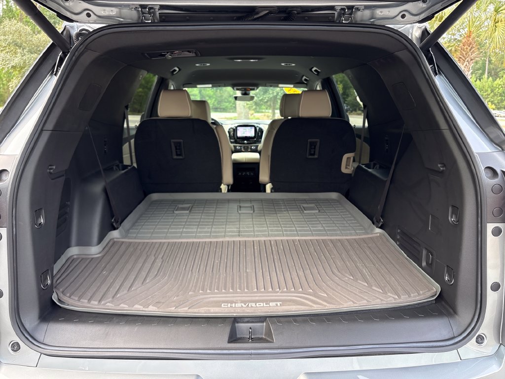 Used 2023 Chevrolet Traverse Premier FWD image 28