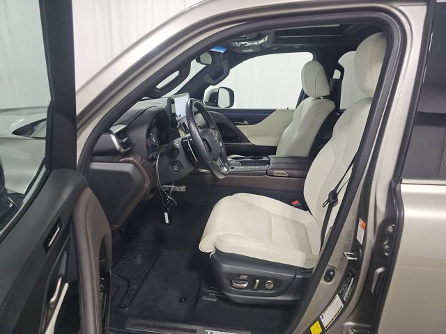 Used 2022 Lexus LX 600 4WD w/ Accessory Package (Z1) image 2