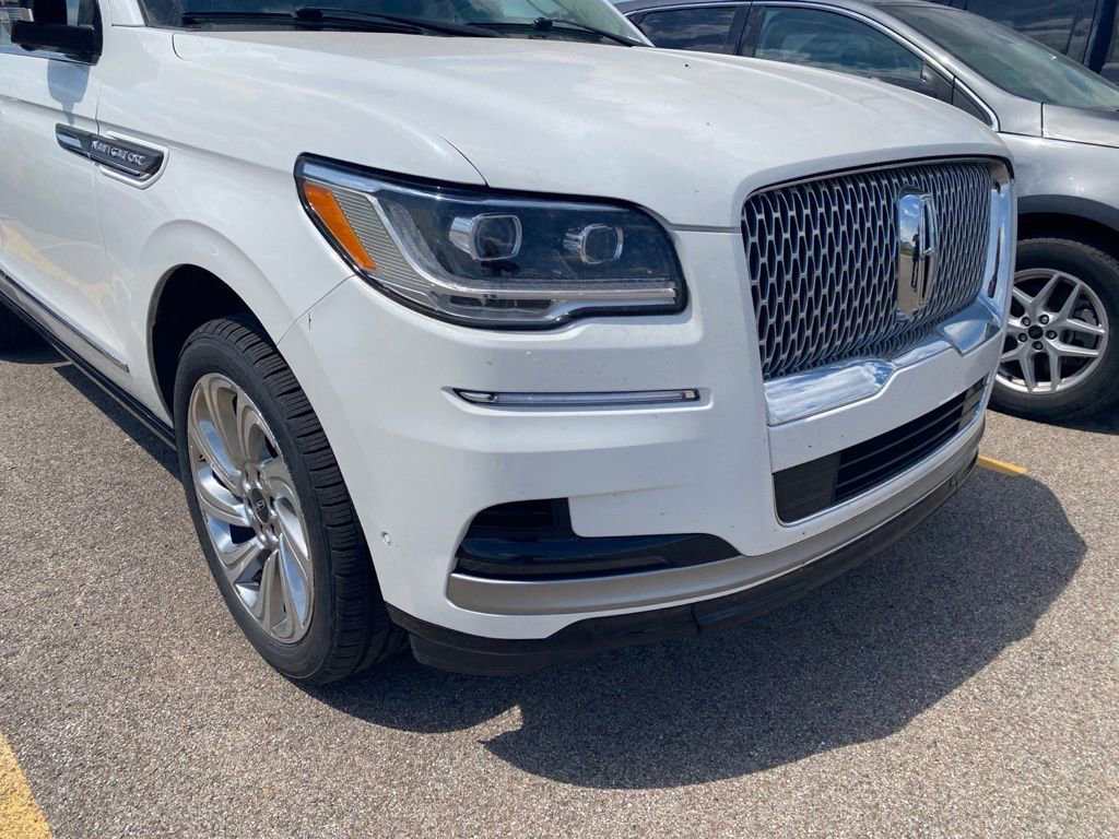 Used 2024 Lincoln Navigator Premiere AWD/4WD image 5