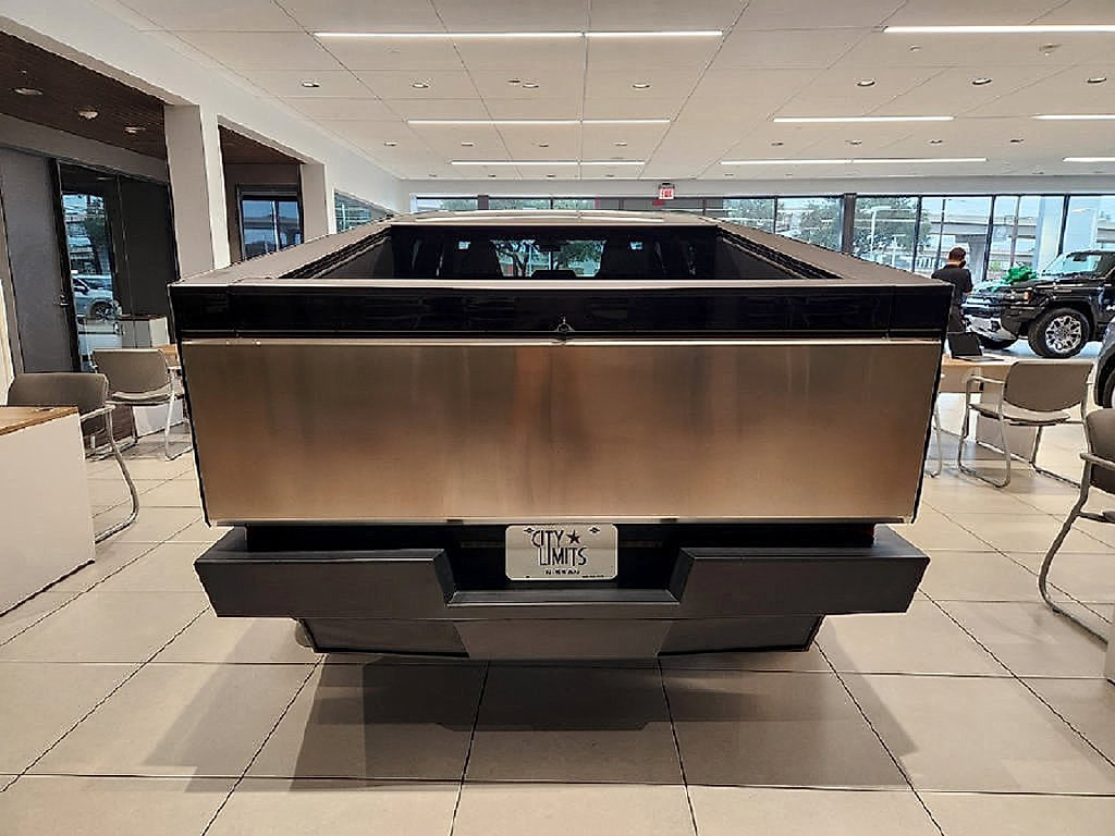 Used 2026 Tesla Cybertruck AWD Crew Cab image 7
