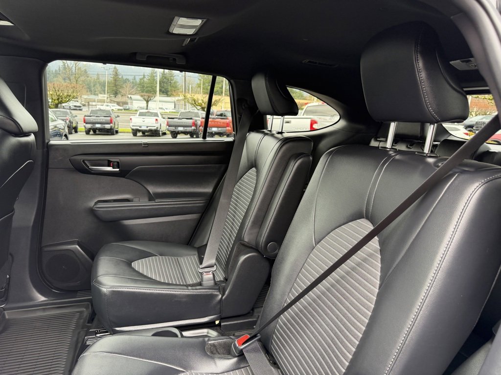 Used 2025 Toyota Highlander XSE image 31