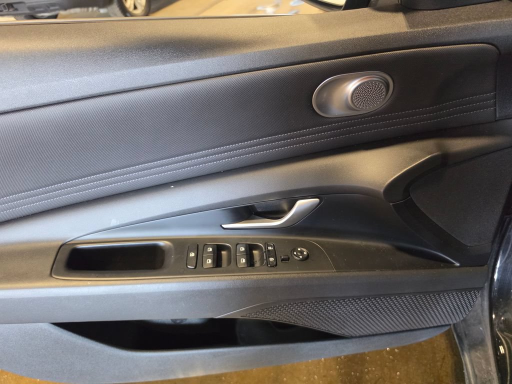 Used 2023 Hyundai Elantra SEL w/ Convenience Package FWD image 5