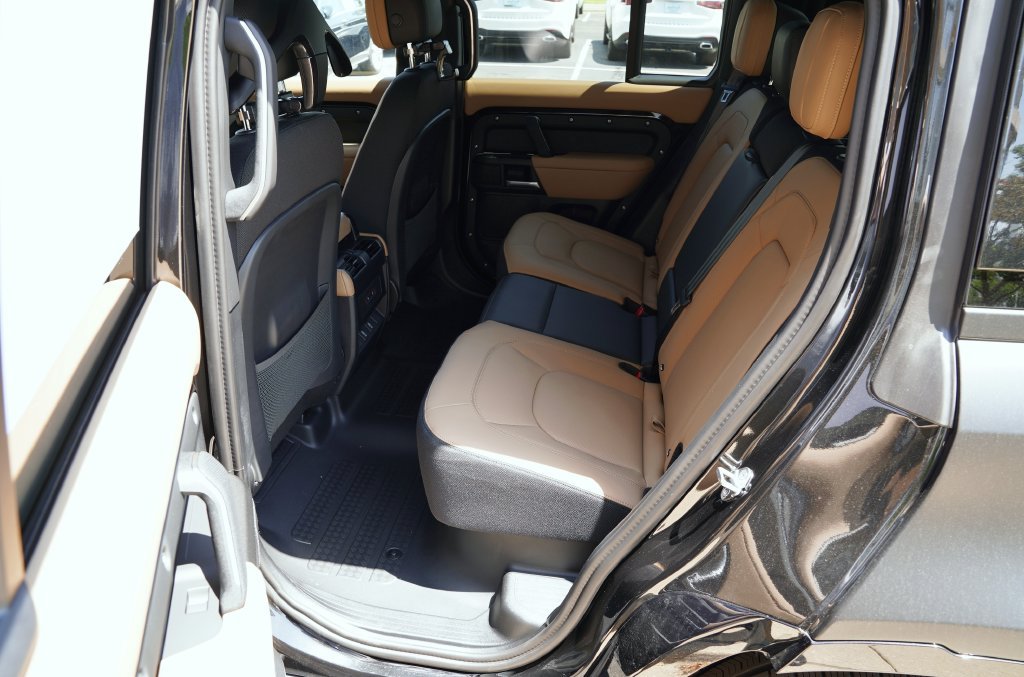 New 2026 Land Rover Defender 110 X AWD/4WD image 33