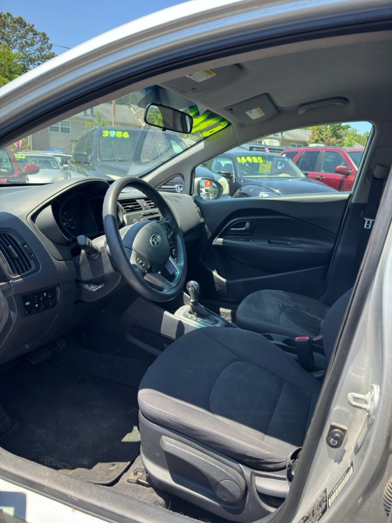 Used 2013 Kia Rio LX w/ PWR Pkg image 2