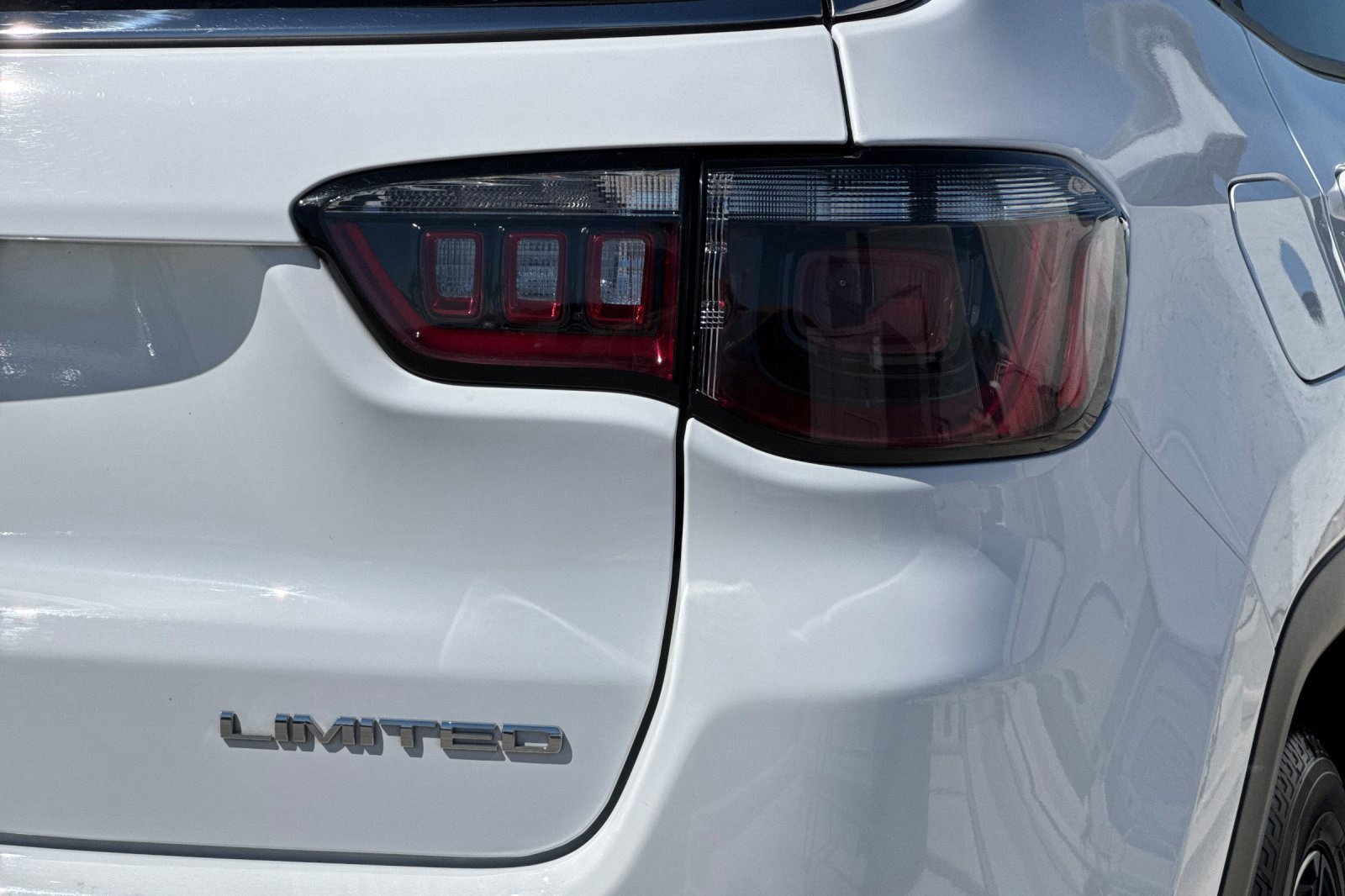 Used 2025 Jeep Compass Limited image 11