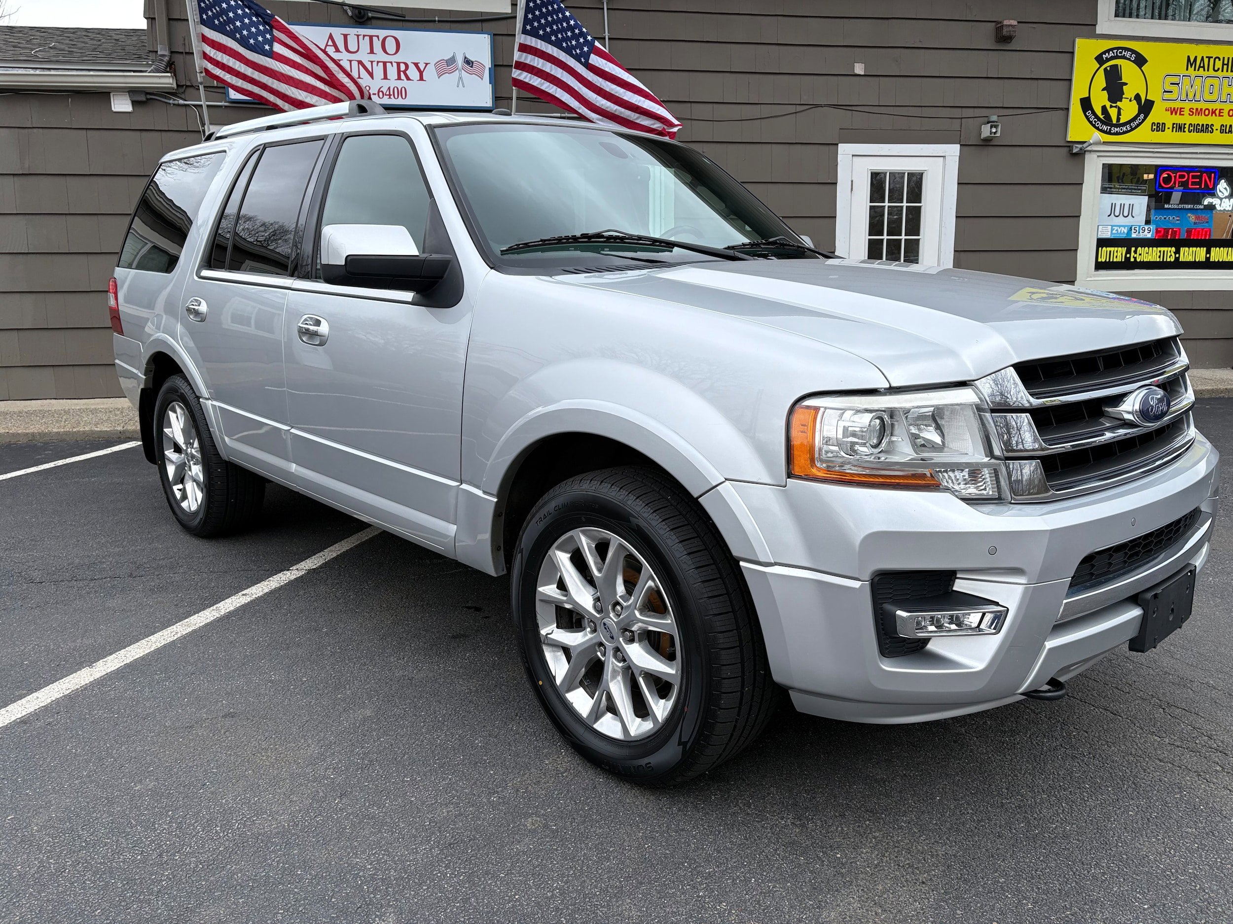 Used 2016 Ford Expedition Limited image 3