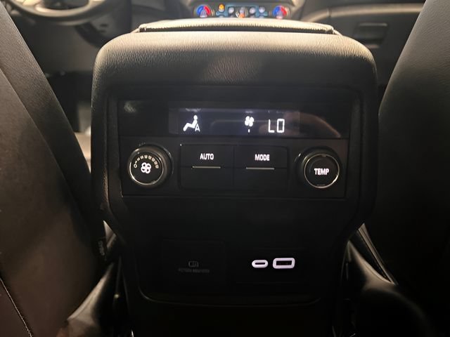 Used 2023 GMC Acadia SLT AWD/4WD image 13