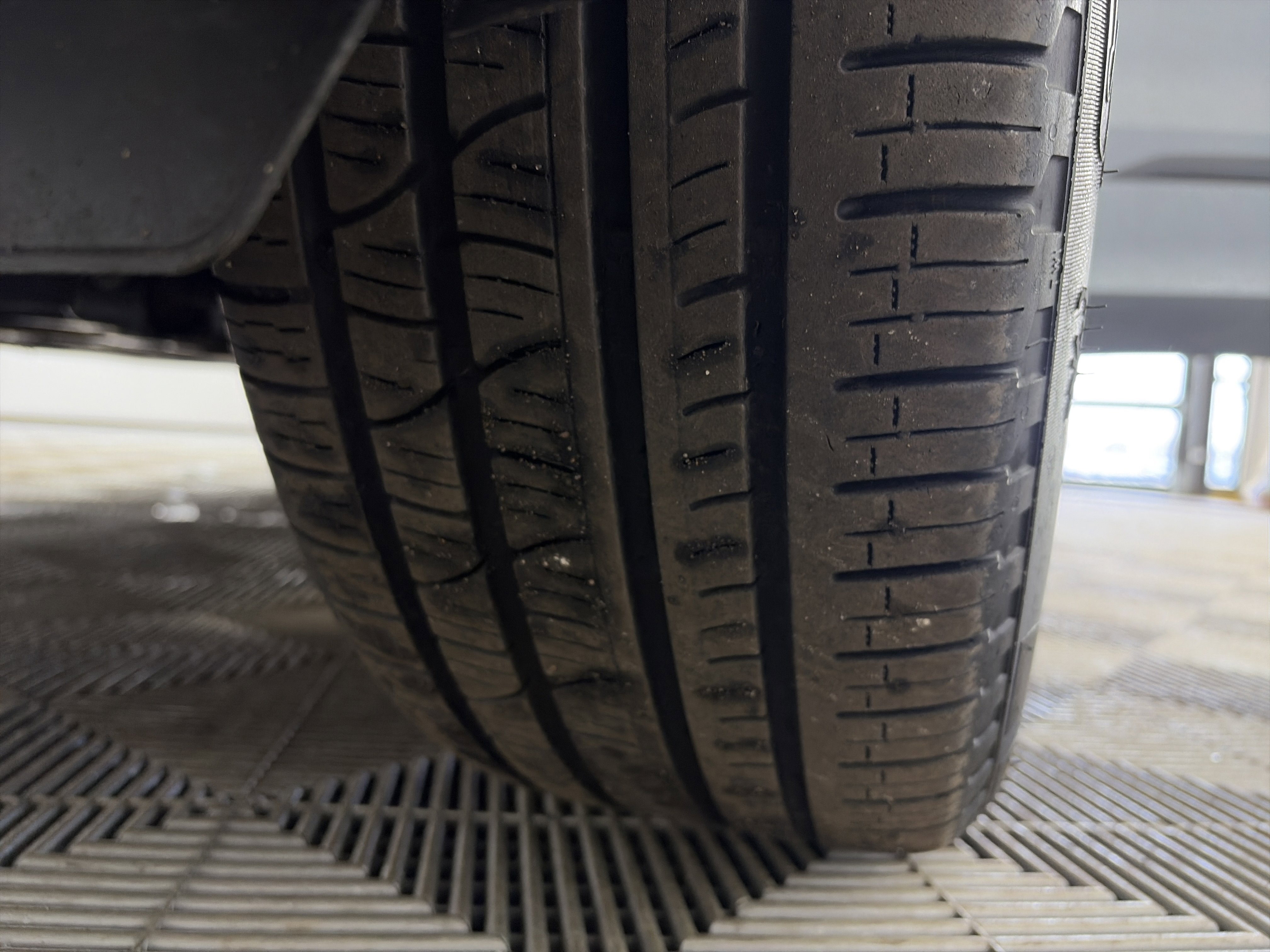 Used 2022 Volkswagen Tiguan SE R-Line image 12