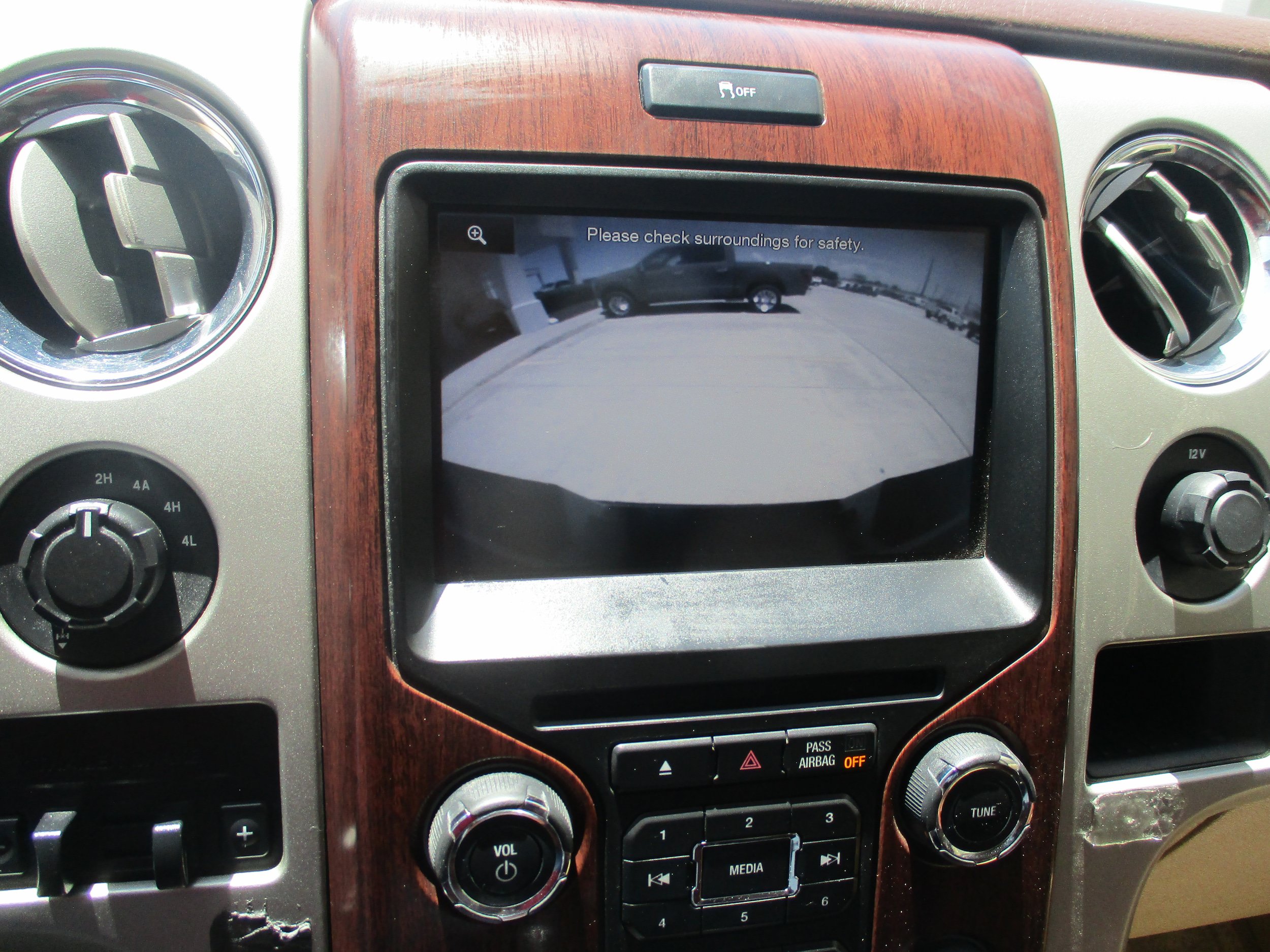 Used 2014 Ford F150 King Ranch w/ King Ranch Luxury Package AWD/4WD image 17