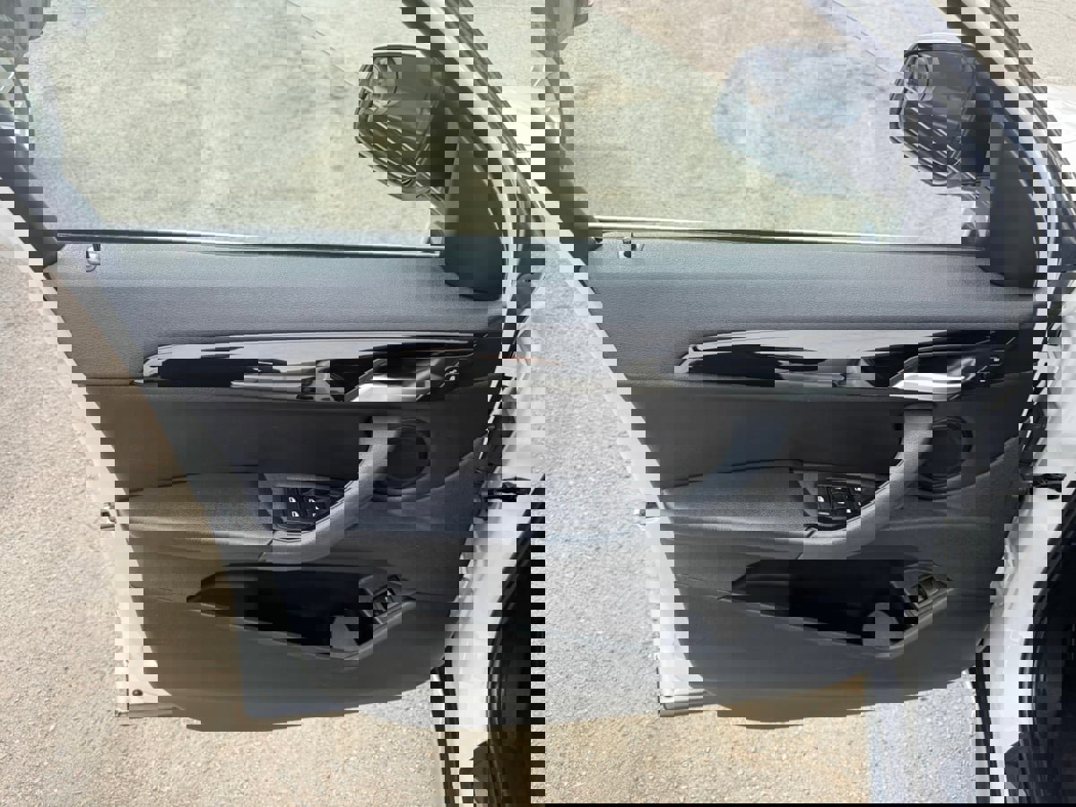 Used 2018 BMW X1 sDrive28i image 11