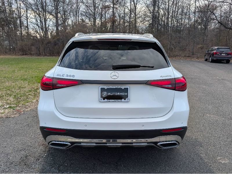 Used 2024 Mercedes-Benz GLC 300 4MATIC image 5