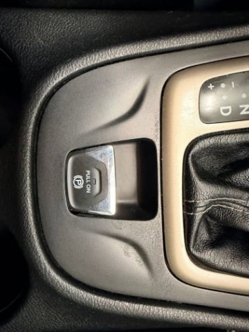 Used 2018 Jeep Cherokee Latitude image 20