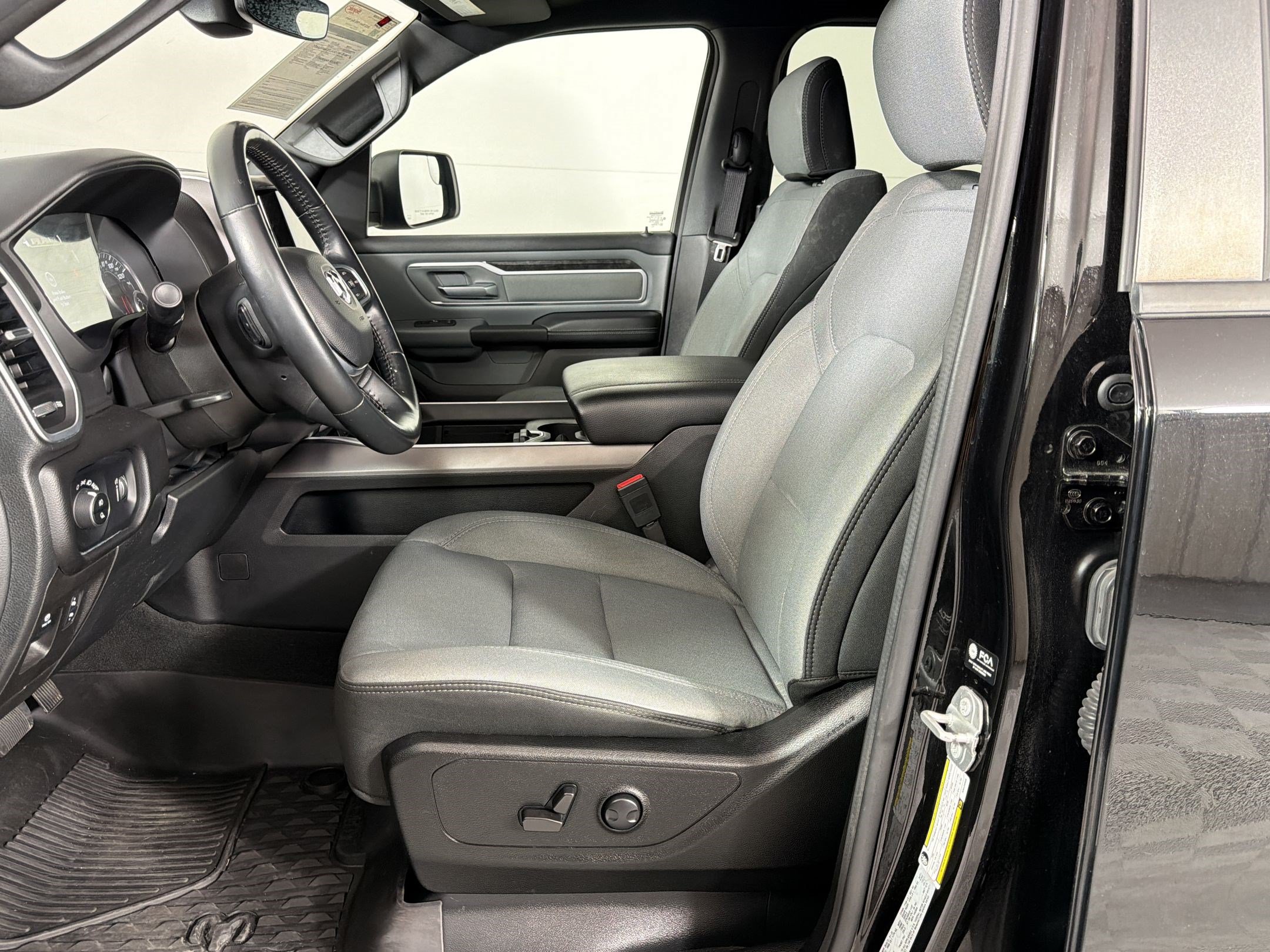 Used 2022 RAM 1500 Big Horn AWD/4WD image 5