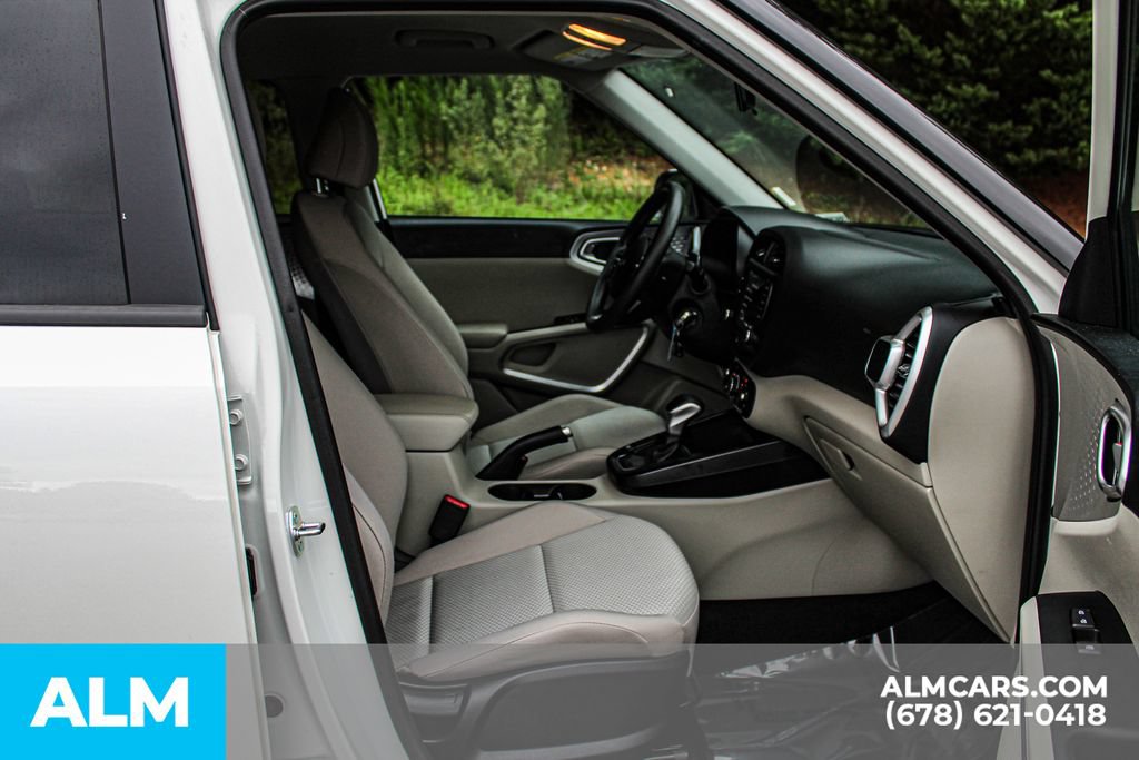 Used 2025 Kia Soul LX w/ LX Technology Package FWD image 21