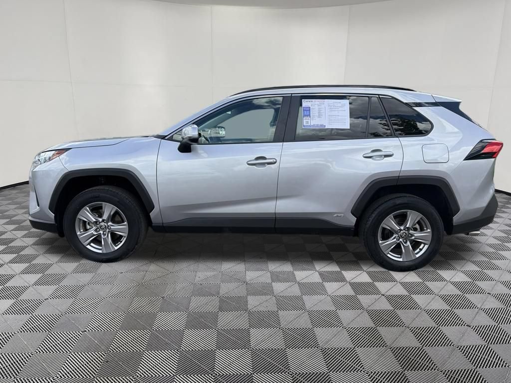 Used 2025 Toyota RAV4 XLE AWD/4WD image 4