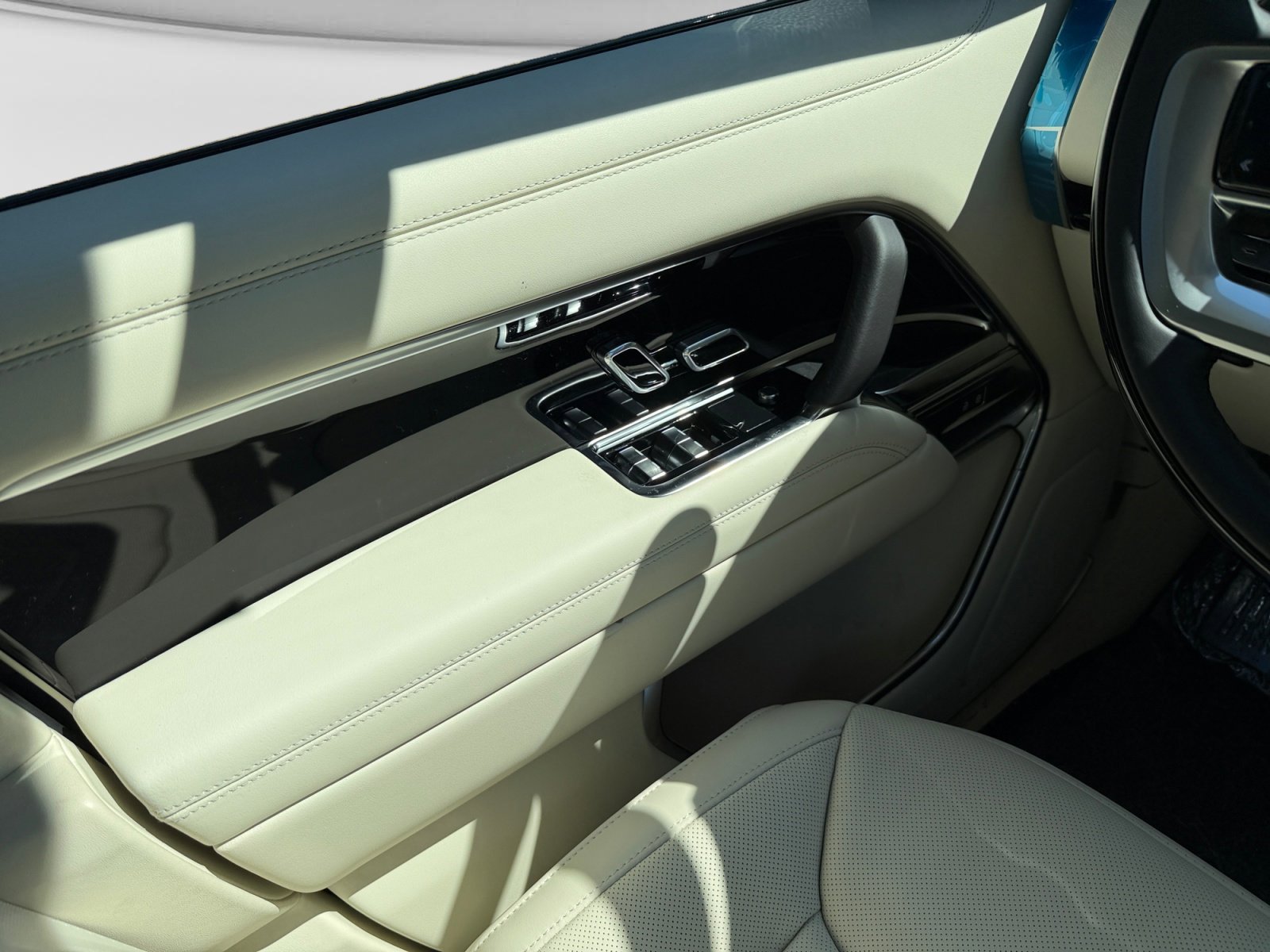 New 2026 Land Rover Range Rover SE AWD/4WD image 12