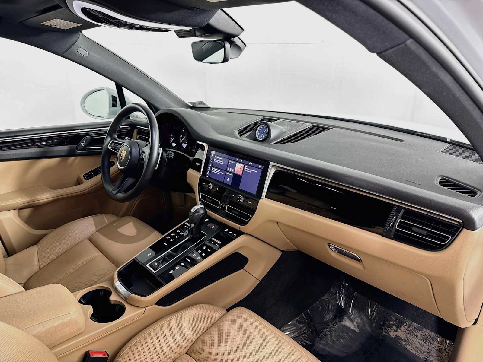 Used 2023 Porsche Macan Turbo AWD/4WD image 27