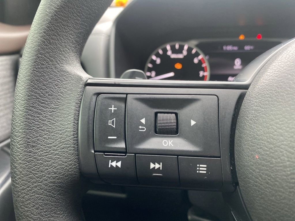 Used 2023 Nissan Rogue S image 16