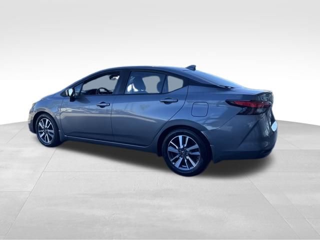 Used 2020 Nissan Versa SV image 5