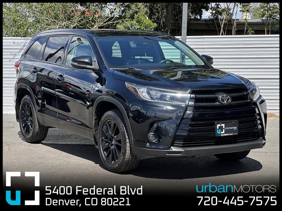 Used 2019 Toyota Highlander SE w/ Nightshade Edition AWD/4WD image 1