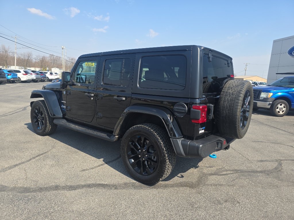 Used 2022 Jeep Wrangler Unlimited Sahara w/ Cold Weather Group AWD/4WD image 9