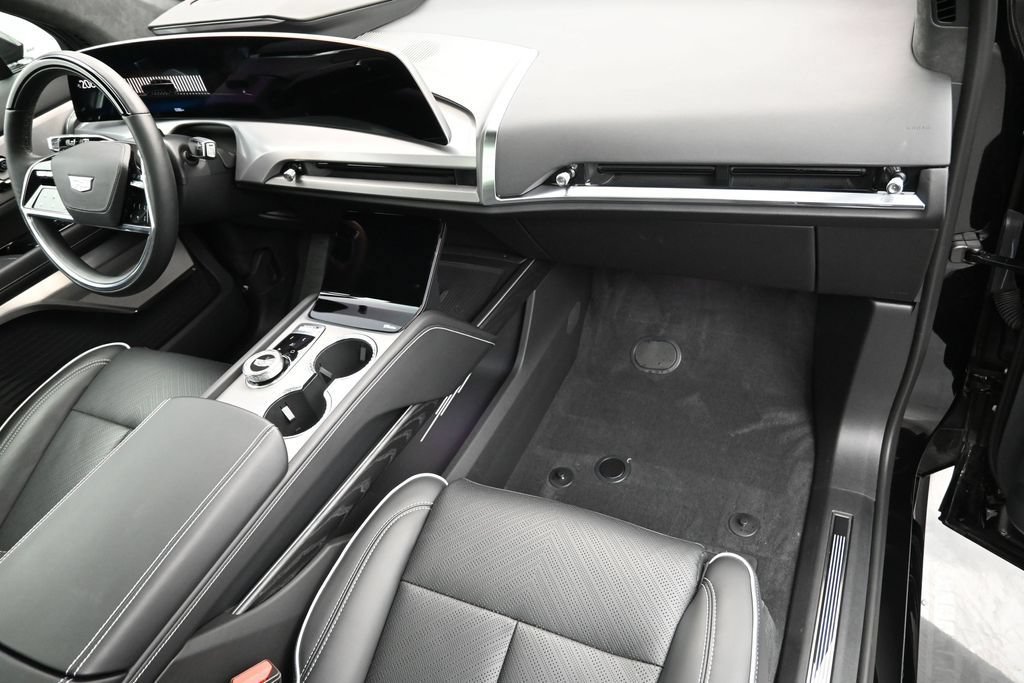 Certified 2026 Cadillac Vistiq Platinum w/ LPO, Floor Liner Package AWD/4WD image 32