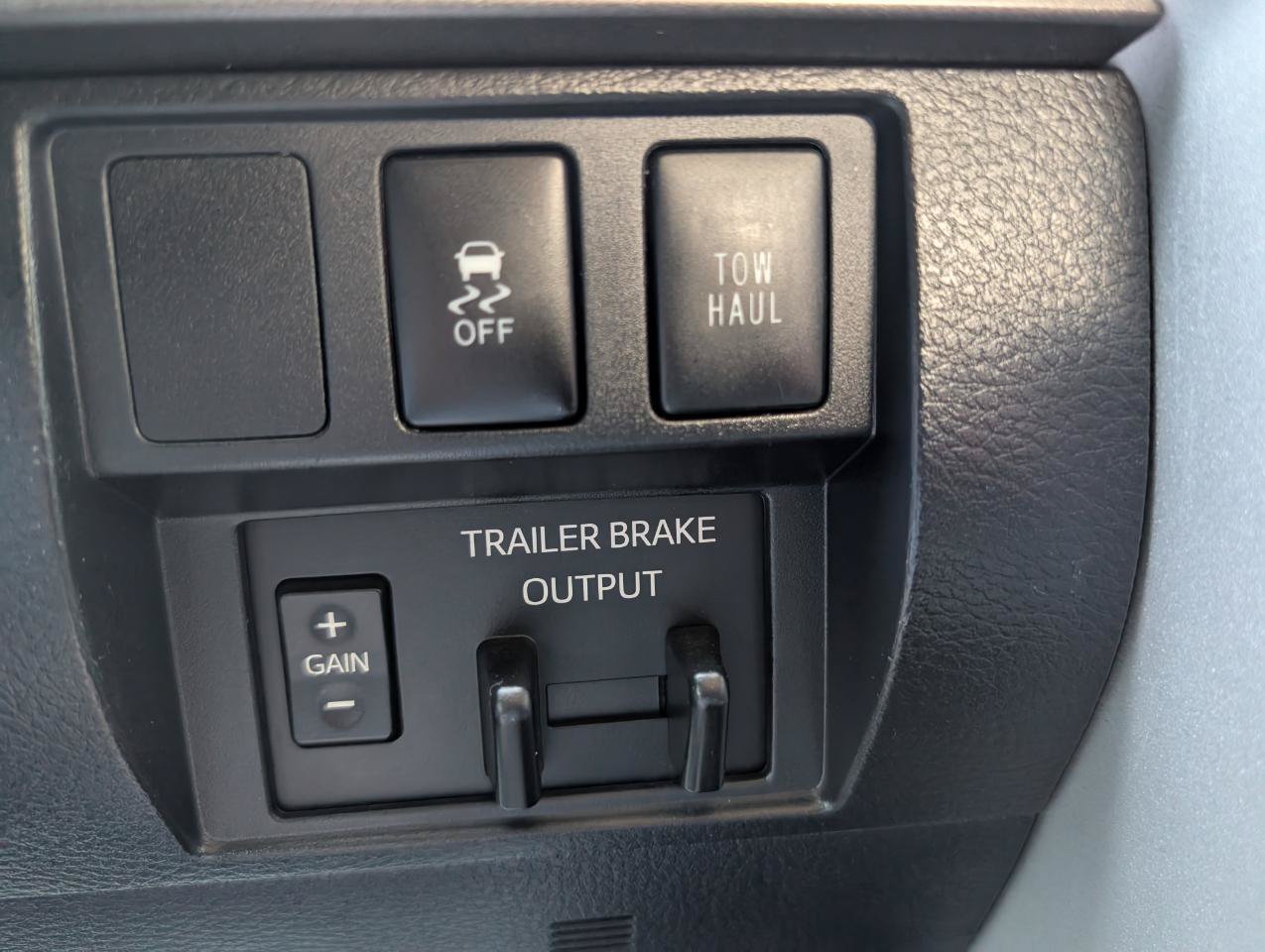 Used 2018 Toyota Tundra SR5 w/ SR5 Upgrade Package AWD/4WD image 19