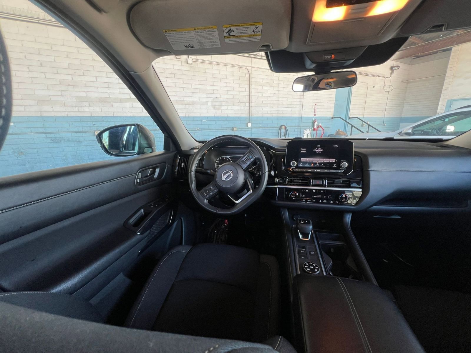 Used 2025 Nissan Pathfinder SV AWD/4WD image 36