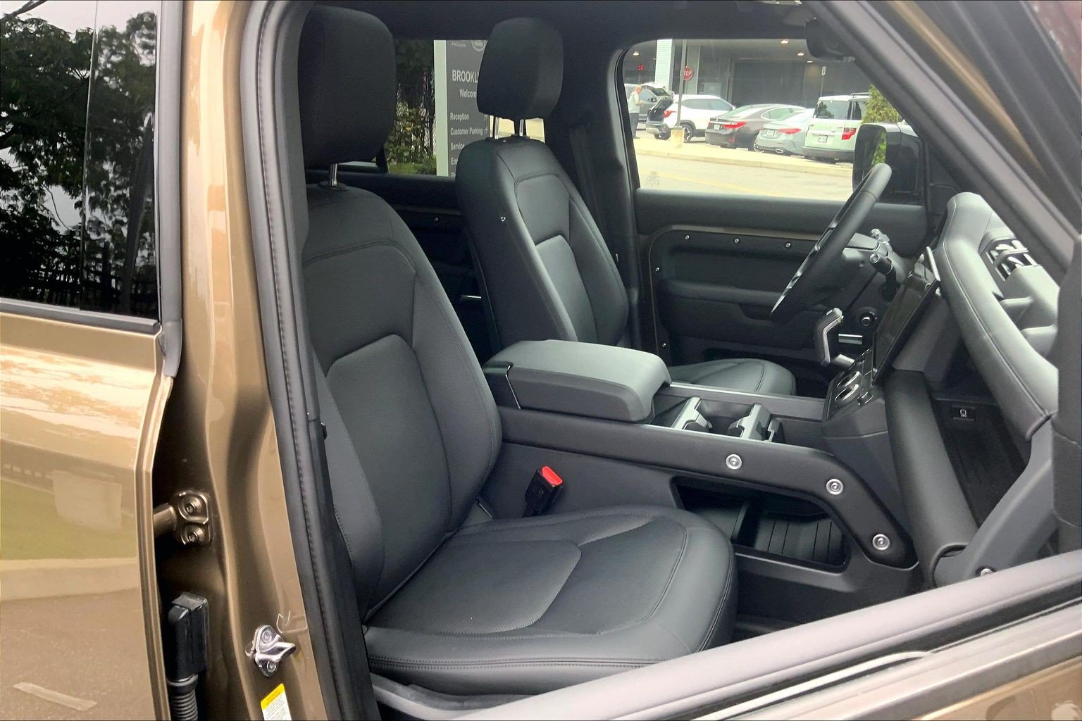 Certified 2026 Land Rover Defender 110 X-Dynamic SE AWD/4WD image 8