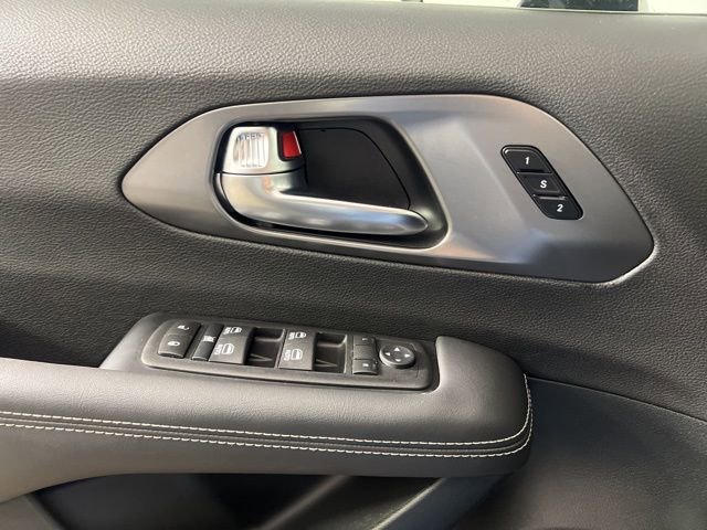 New 2026 Chrysler Pacifica Select FWD image 25