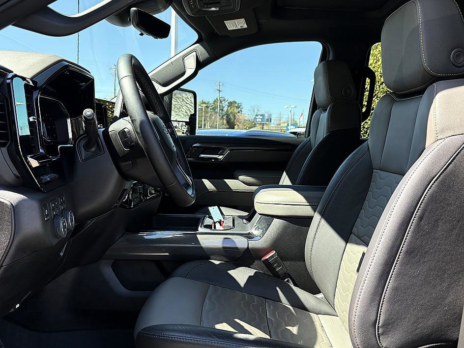 Used 2025 Chevrolet Silverado 2500 ZR2 w/ Technology Package image 8