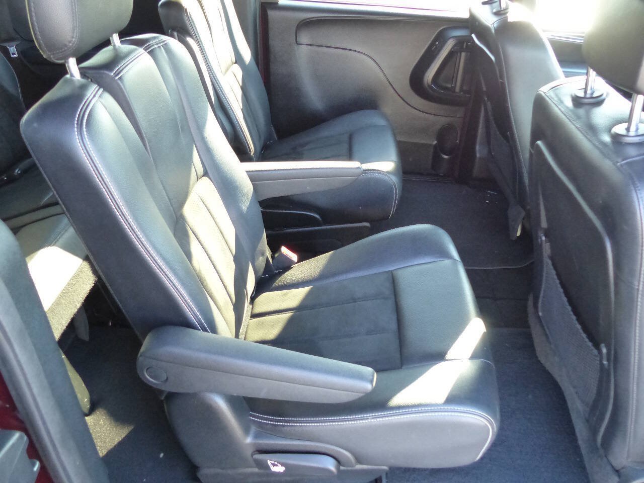 Used 2018 Dodge Grand Caravan SXT w/ Blacktop Package FWD image 20