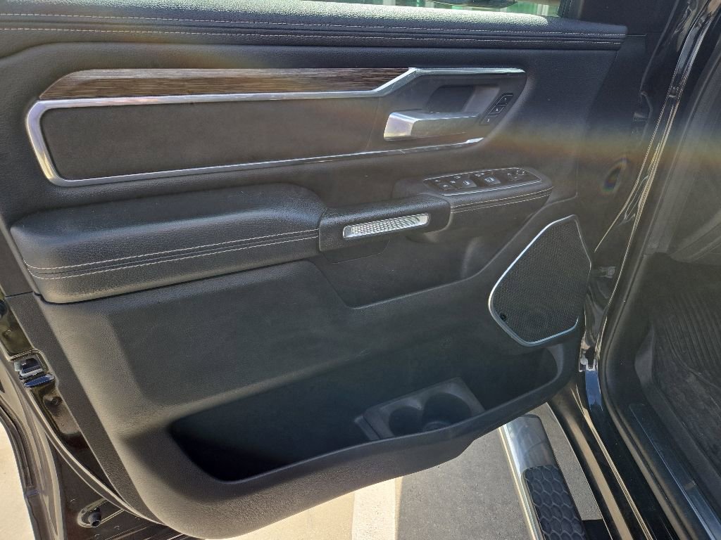 Used 2019 RAM 1500 Laramie AWD/4WD image 12
