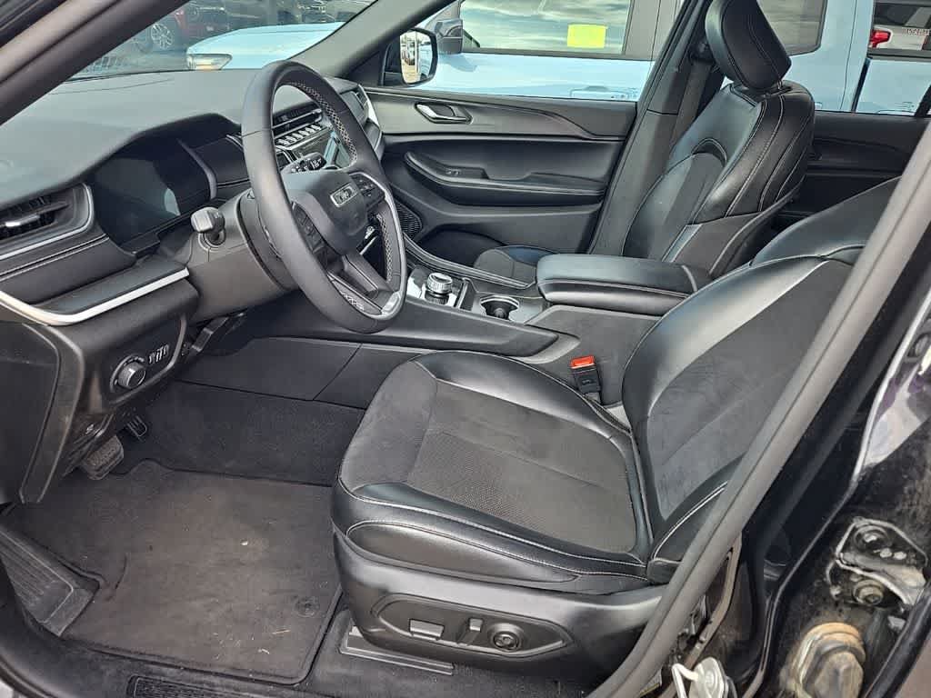 Used 2024 Jeep Grand Cherokee Altitude AWD/4WD image 8