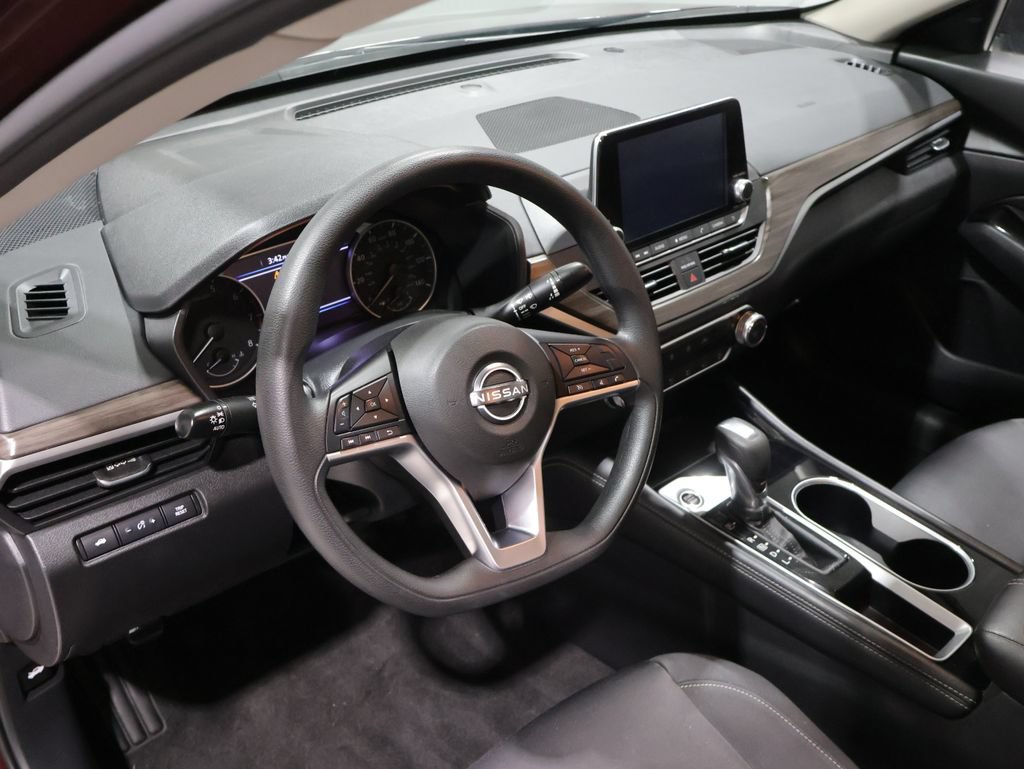 Used 2023 Nissan Altima 2.5 SV FWD image 14