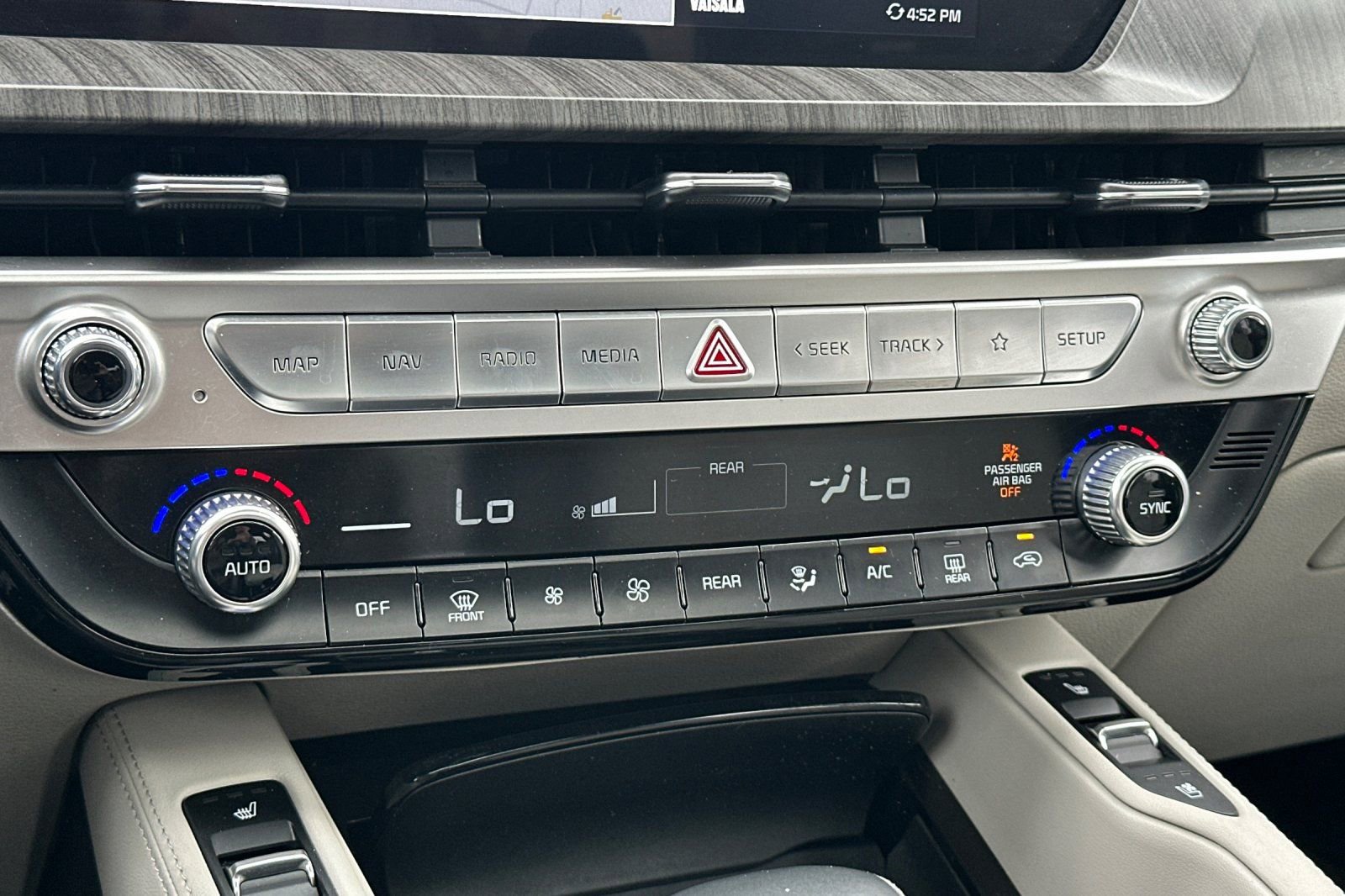 Used 2023 Kia Telluride EX w/ EX Captain's Chair Package image 23