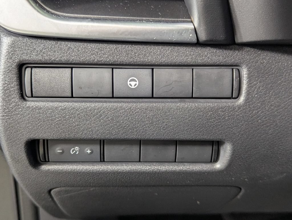 Used 2021 Nissan Rogue SV FWD image 13