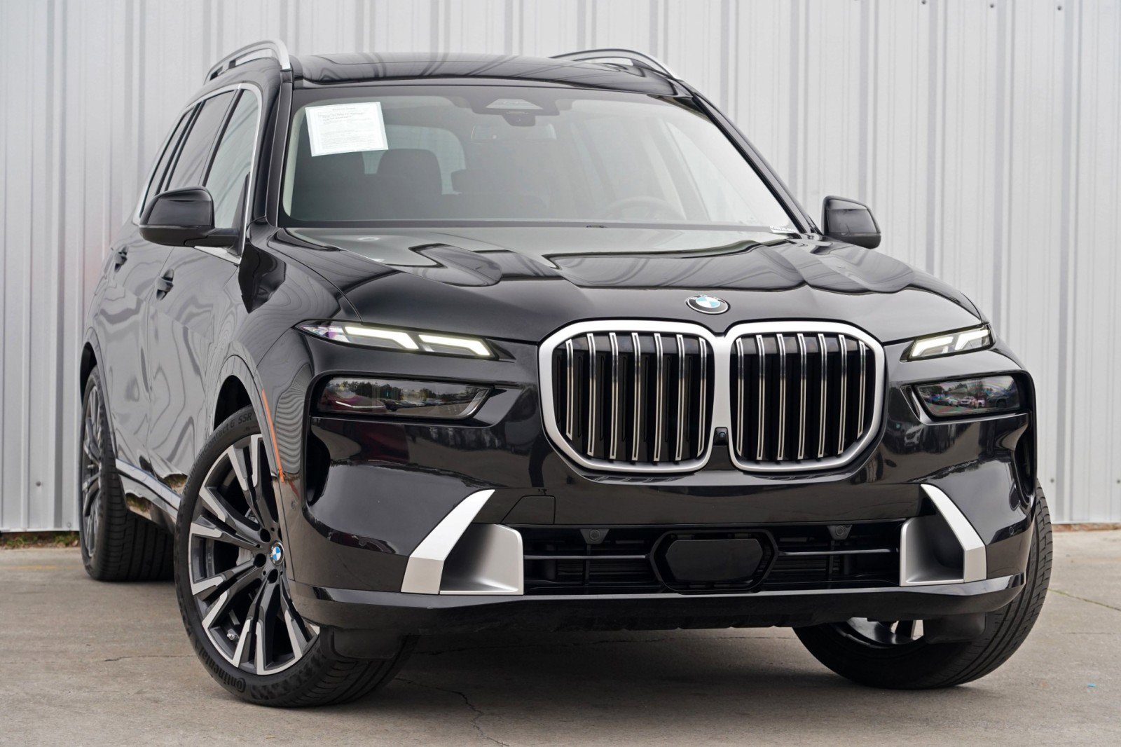 Used 2025 BMW X7 xDrive40i w/ Parking Assistance Package AWD/4WD image 4