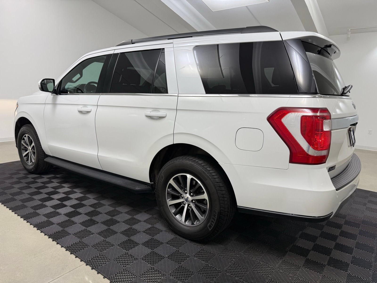 Used 2019 Ford Expedition XLT w/ Equipment Group 201A AWD/4WD image 5