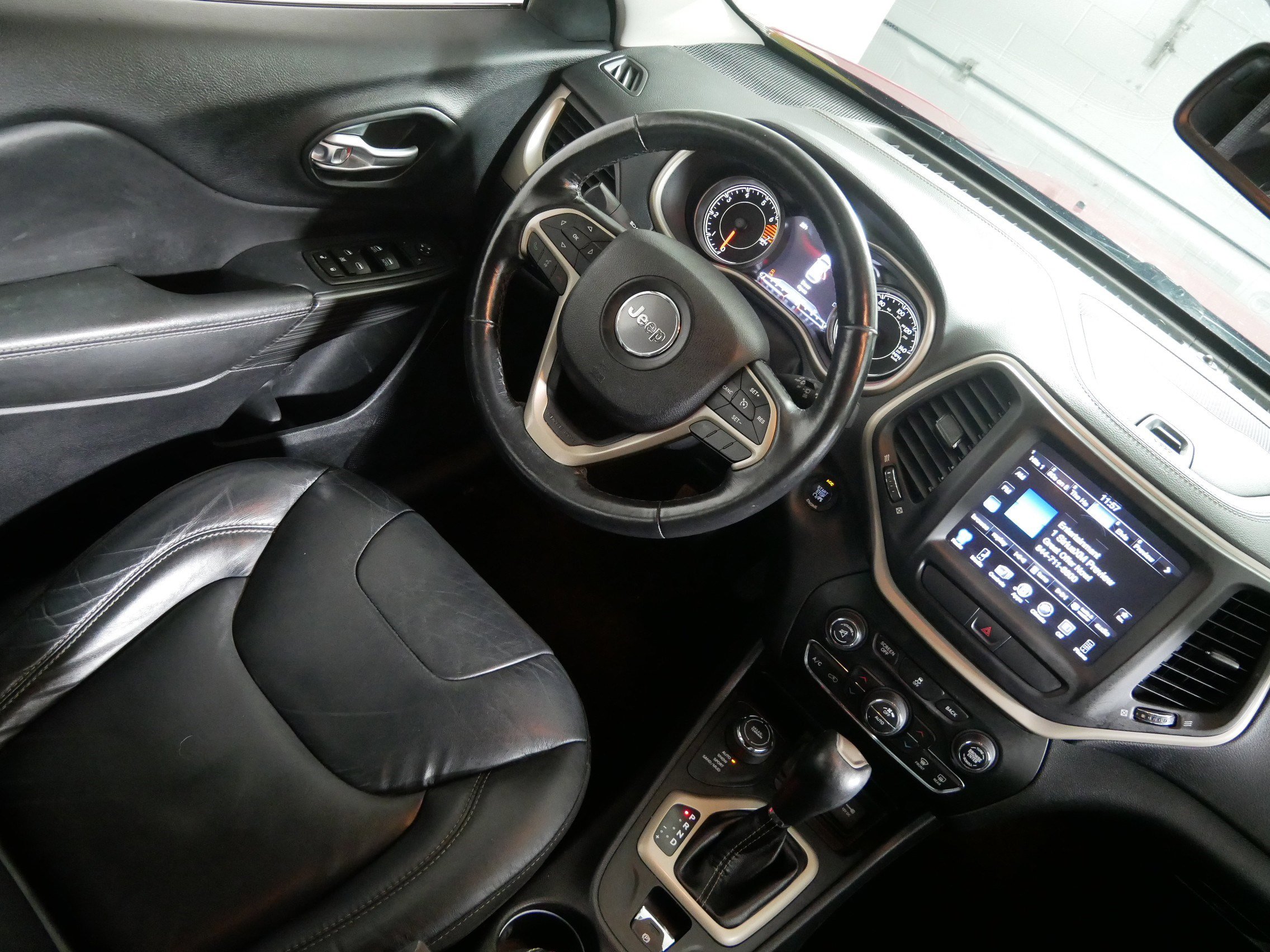 Used 2016 Jeep Cherokee Limited w/ Trailer Tow Group image 9