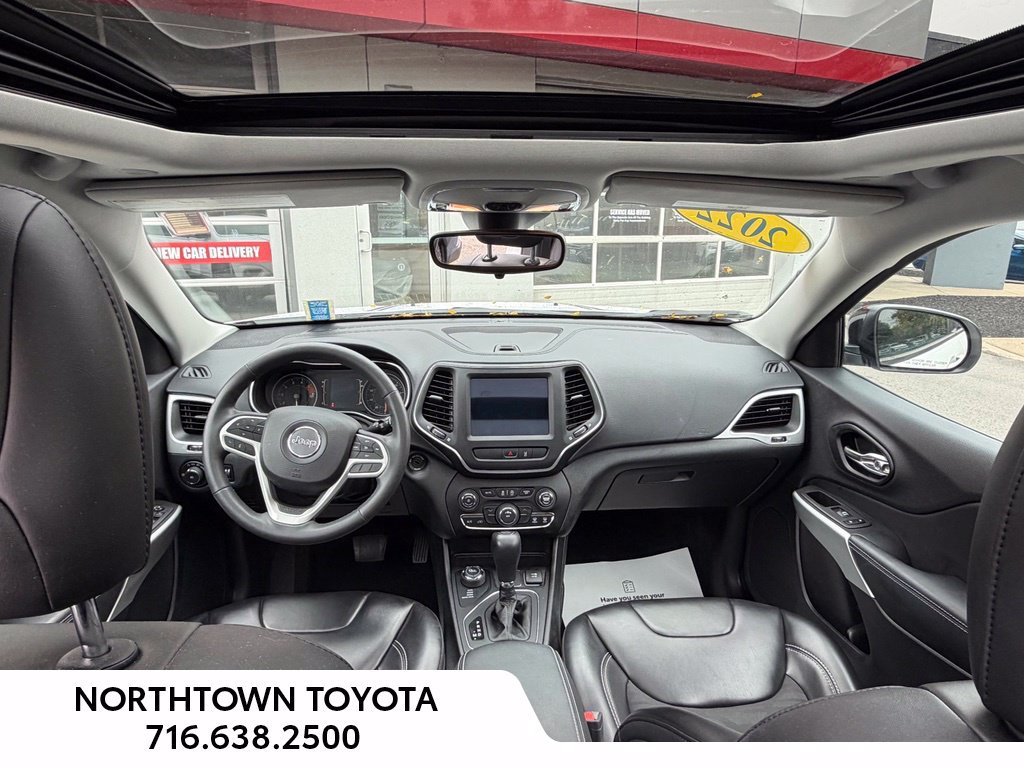 Used 2022 Jeep Cherokee Latitude w/ Sun & Sound Group AWD/4WD image 16