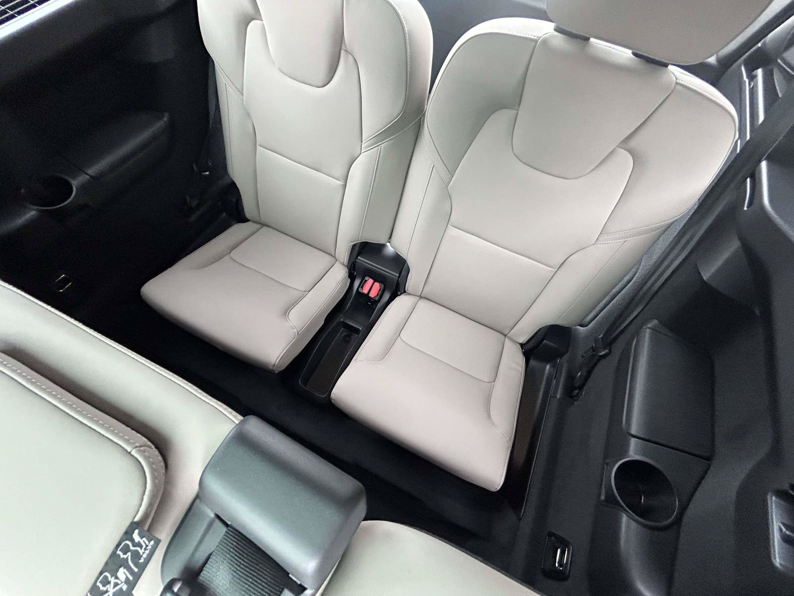 New 2026 Volvo XC90 B6 Plus w/ Protection Package Premier AWD/4WD image 13