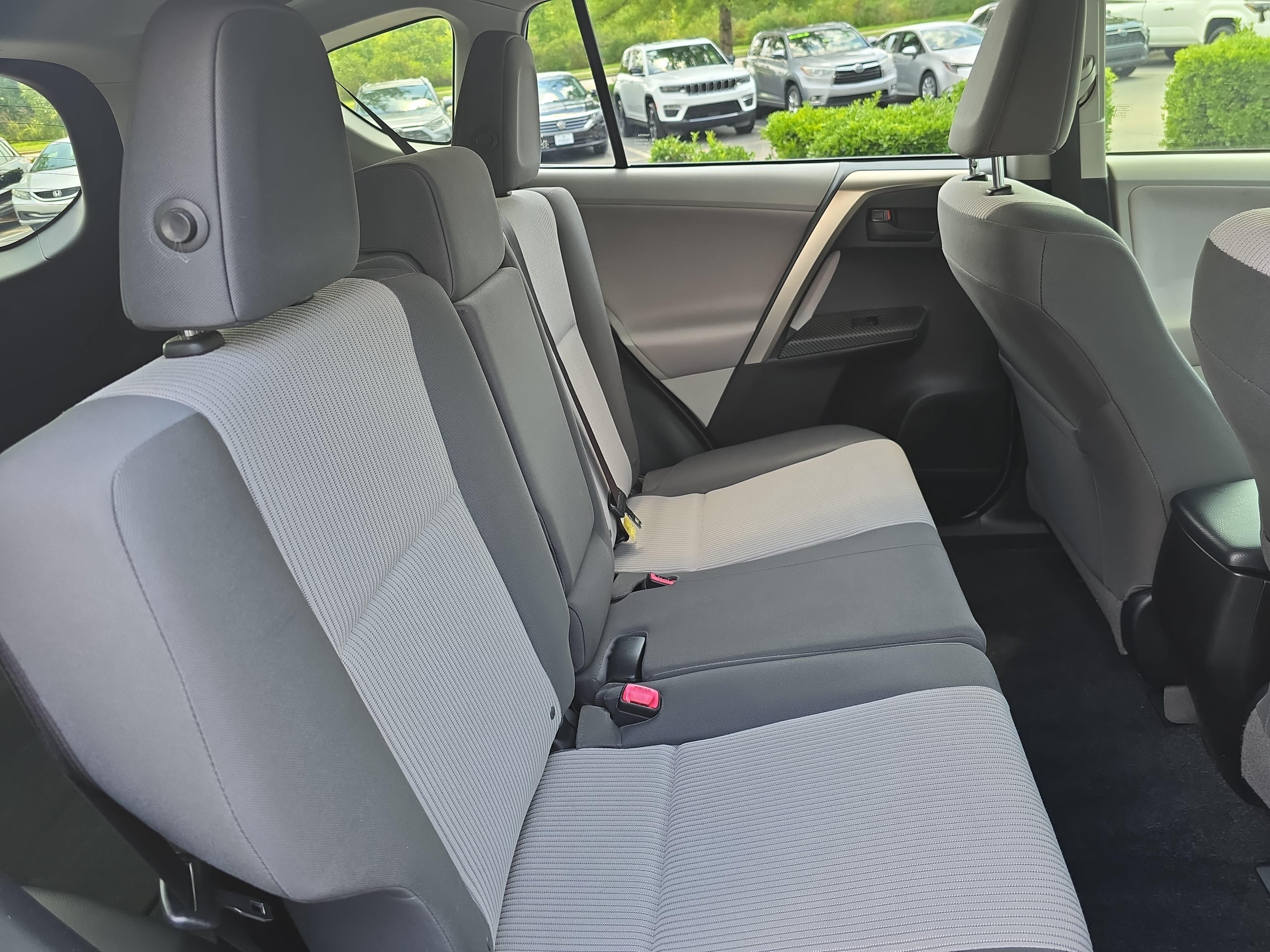 Used 2013 Toyota RAV4 LE FWD image 12