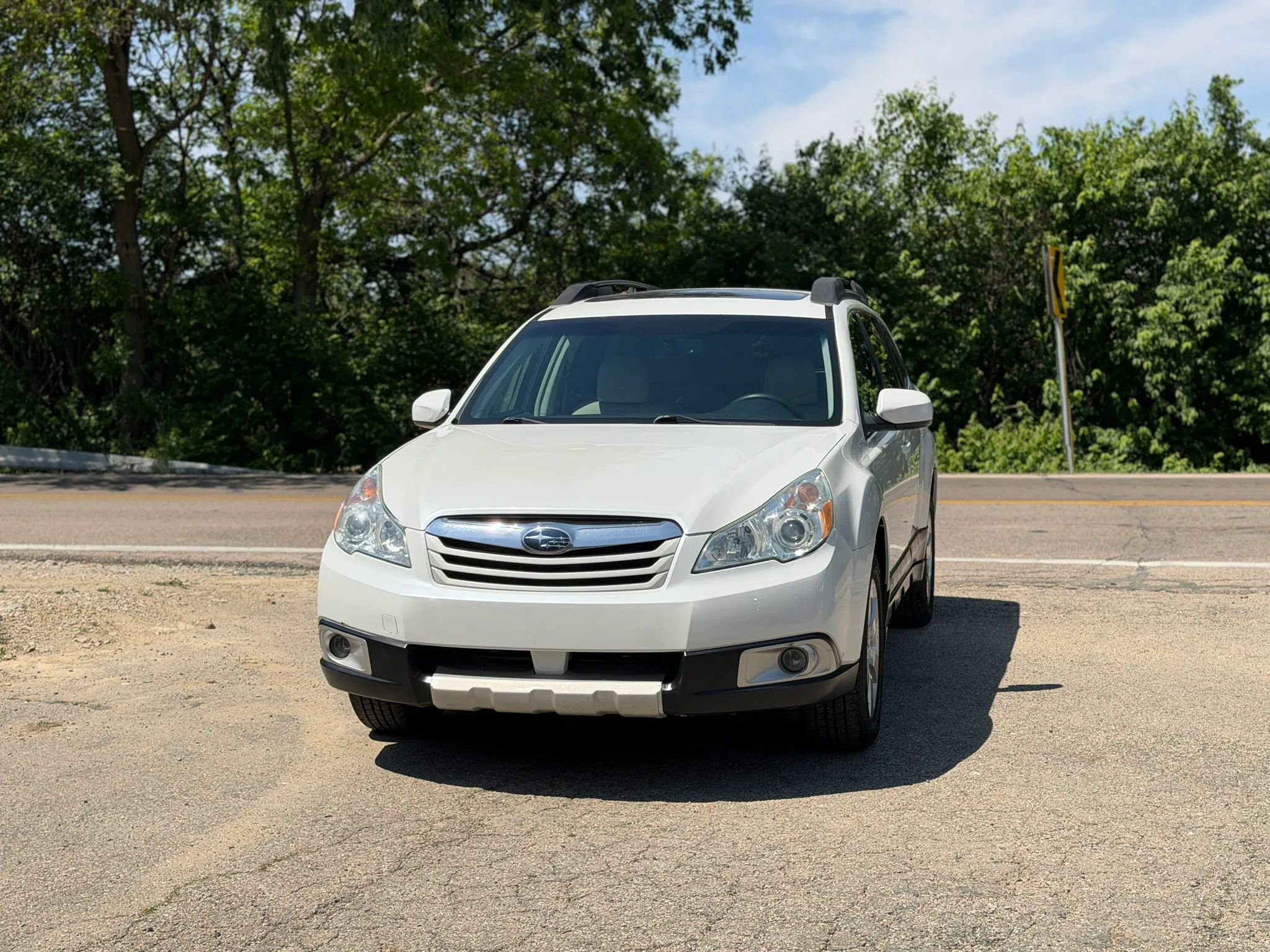 Used 2011 Subaru Outback 3.6R Limited w/ PWR Moonroof Pkg AWD/4WD image 6